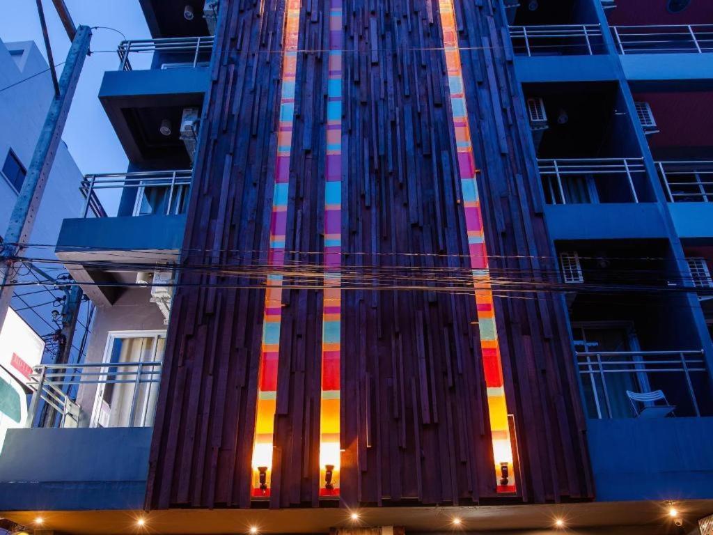 Oyo 292 The Oddy Hip Hotel Patong Exterior photo