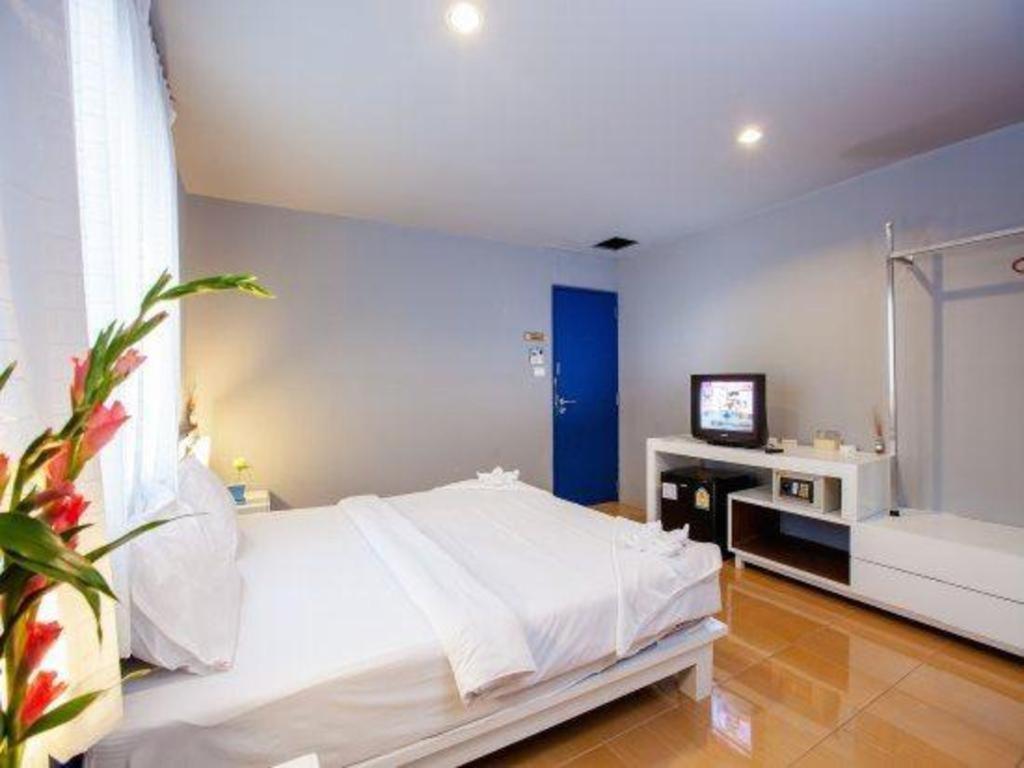 Oyo 292 The Oddy Hip Hotel Patong Exterior photo