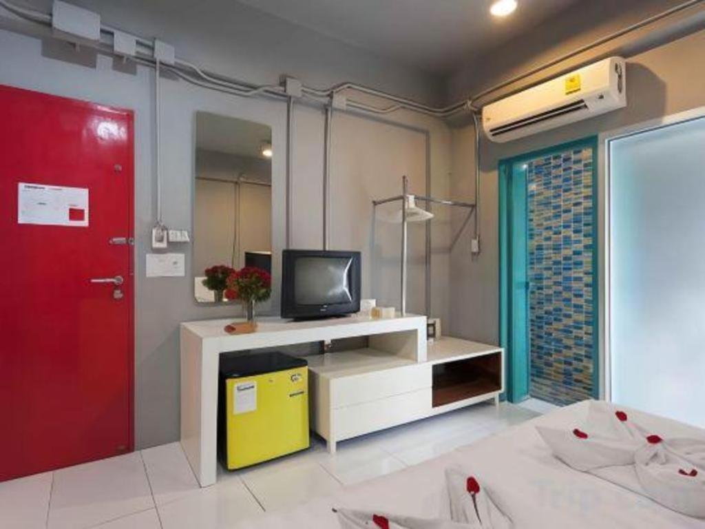 Oyo 292 The Oddy Hip Hotel Patong Exterior photo