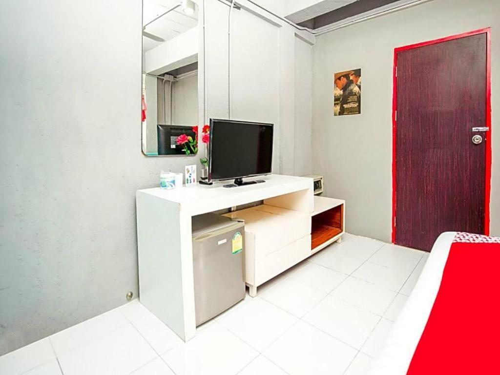 Oyo 292 The Oddy Hip Hotel Patong Exterior photo
