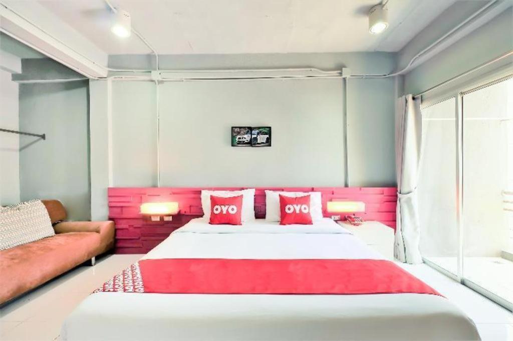 Oyo 292 The Oddy Hip Hotel Patong Exterior photo